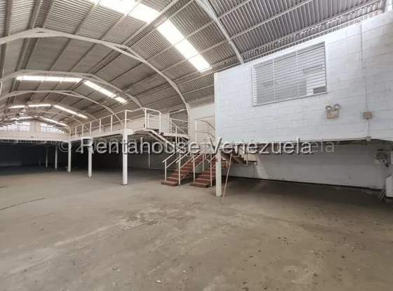 #25-20252# Elim Ojeda Alquila: Galpon En Barquisimeto Centro, Posee Oficinas Con Baño, Baños Del Galpon Y Mezzanina,  Tanque. Lara. 