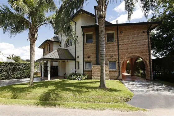 Venta Casa 5 Ambientes Club Privado Loma Verde