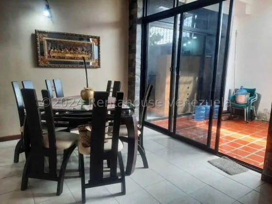 Mayra Lara Rah Tiene En Venta Amplia Y Hermosa Casa En Tierra Del Sol, Cabudare, Amoblada, 4 Habitaciones, 3 Baños, 3 P/e, Tanque Subterráneo, Gas Directo Y Excelente Ubicación