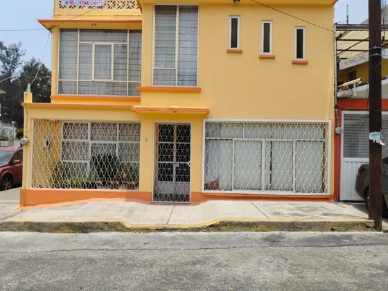 Casa En Venta En Esquina Col. Constitucion De 1917