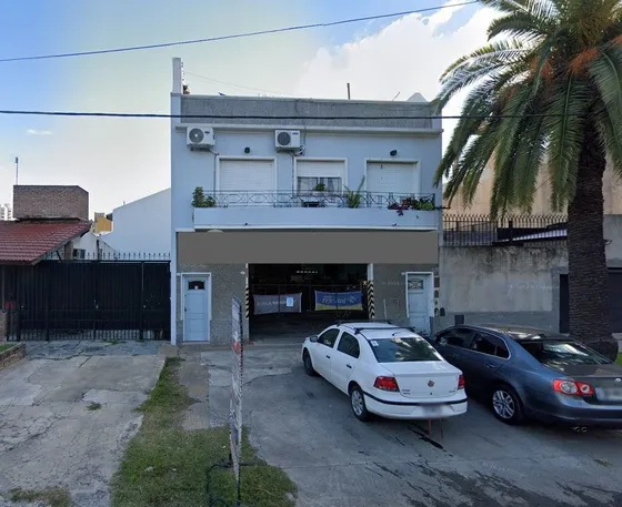 Vendo Excelente Local Con Patio Libre Y Vivienda Al Fondo, Sobre Av Roca Al 1.800, Avellaneda, Crucesita.