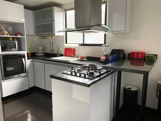Apartamento  De 3 Alcobas En Santa Bárbara Central. Área De 116 M2. Piso 4
