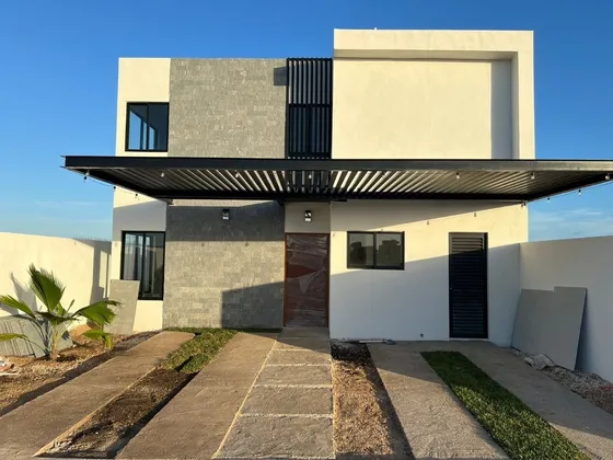 Casa En Privada Con Amenidades, En Venta