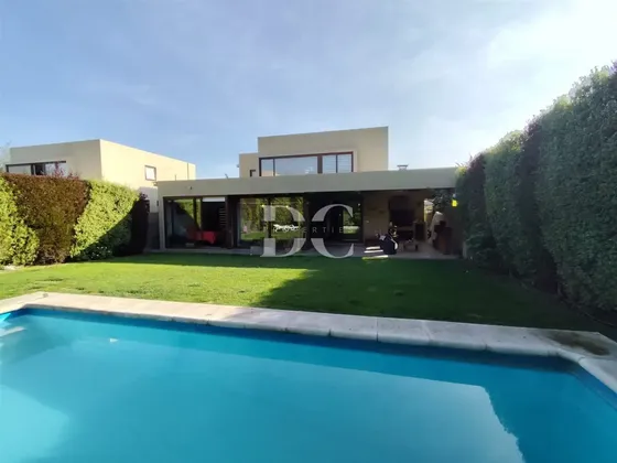 Casa En Venta De 4 Dorm. En Colina Chicureo Piedra Roja