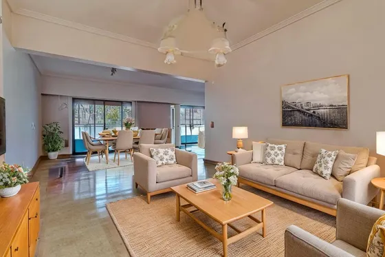 Venta. Piso. 3 Dormitorios Con Dependencia. Balcon Al Frente. Zona De Embajadas