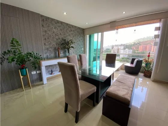 Venta De Apartamento Remodelado En La Urbanización Escampadero