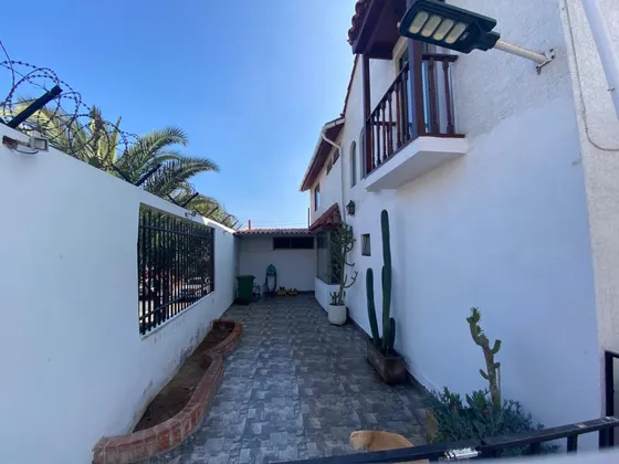 Se Vende Casa Ubicada En Jardines Del Sur 