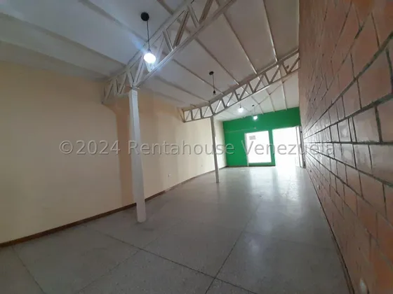Dennymar, Alquila Amplio Local Comercial Con Estacionamiento, Area De Deposito Interno, A-a, Vig 24'7, Baño, Ofreciendote La Oportunidad De Facil Acceso, Zona Con Fluidez Peatonal Y Vehicular. Contact