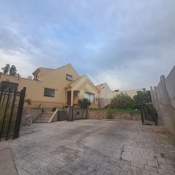 Casa En Venta De 3 Dorm. En La Florida