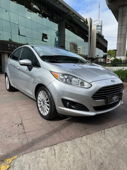 Ford Fiesta Kinetic 1.6 Sedan Titanium 120cv