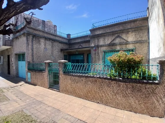 Casa En Venta Sobre Lote De 10 X 20 - El Palomar