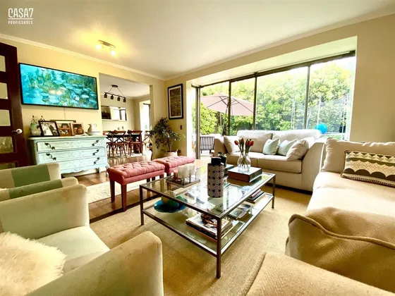 Casa En Venta De 4 Dorm. En Las Condes