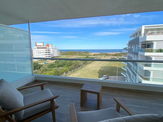 Departamento En Venta Frente Al Mar Complejo Silente, Brava