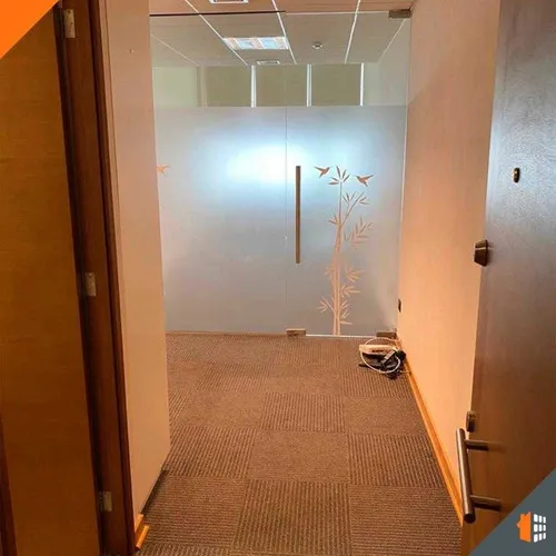 Arriendo De Oficina Cercana A Metro Alcántara. Con Estc.
