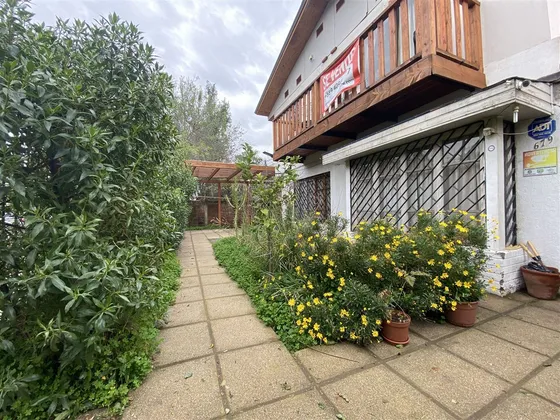 Gran Casa En La Reina, 6 D 4 Baños, 211 M2 Y 522 De Terreno