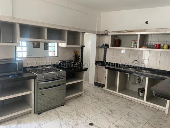  *jll/¡oportunidad Única En Zona Comercial!  Casa Con Galpón Remodelada En Venta Centro Barquisimeto  Lara, Venezuela/ José López/ #  25-9609  / 605 M² 