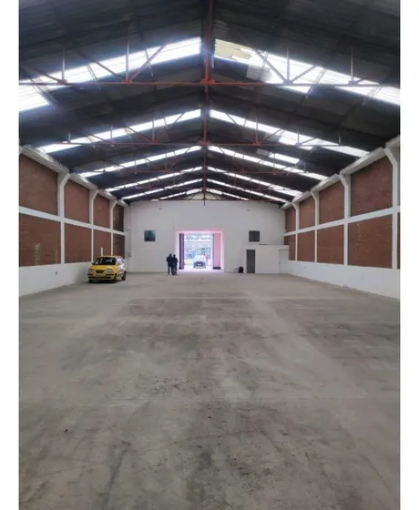 Bodega Industrial, Vitrina Comercial, Barrio Santander, Bogota