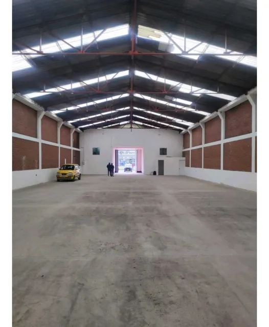 Bodega Industrial, Vitrina Comercial, Barrio Santander, Bogota
