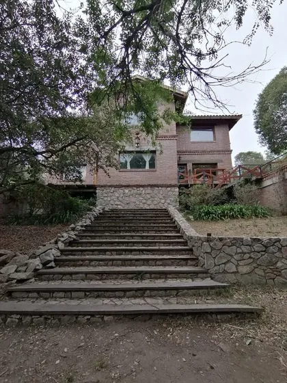 Venta Casa 5 Dormitorios Villa Giardino Con Cochera