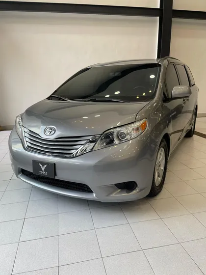 Toyota Sienna Le