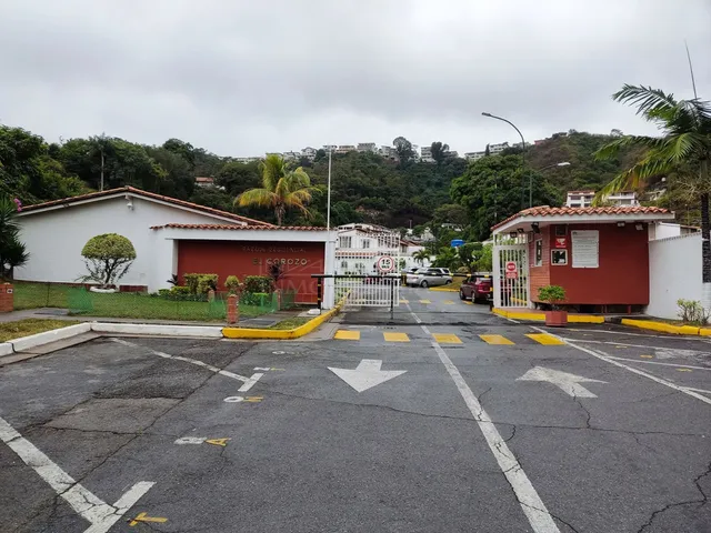 Casa Quinta En Venta Parque El Corozo Urbanizacion Macaracuay Caracas.