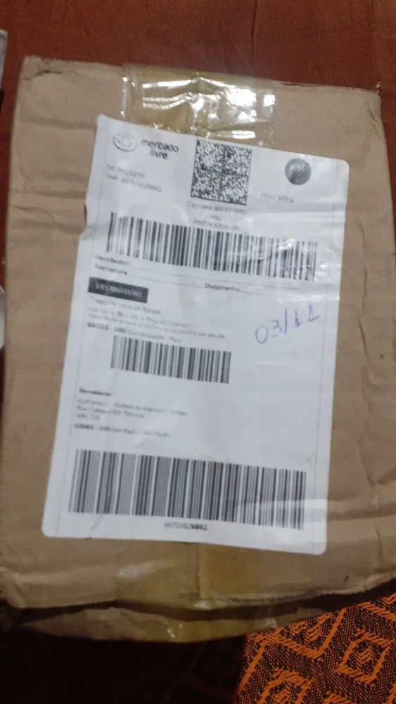 Caixa e Xiaomi Redmi 15C, foto por usuário