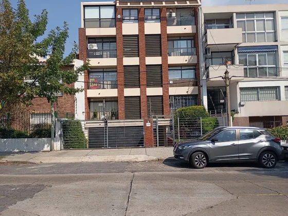 Apartamento A Malvin A Metros De La Rambla, Muy Luminosos