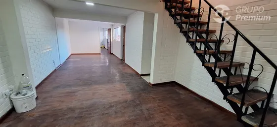 Casa De Dos Piso En Venta Y De 4 Dorm. En Talca