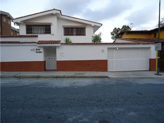Vendo Casa 350m2 5h+s/5b+s/4p Los Samanes 6870