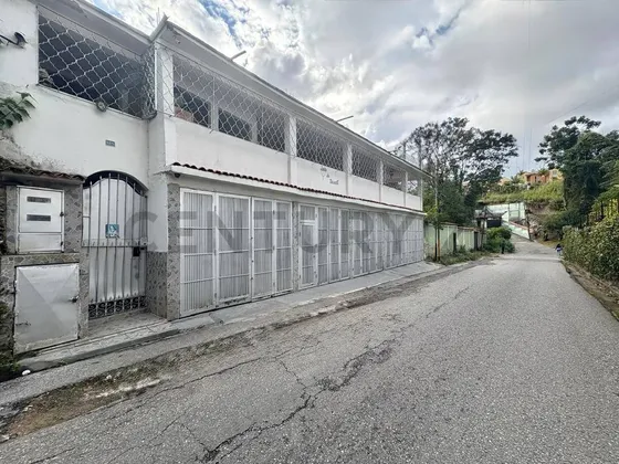 Dos Casas Con Tres Anexos En Macarena Sur Los Teques