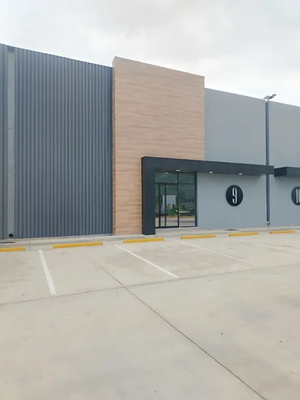 Se Alquila Galpón De 492m2 Centro Empresarial Industrial Rh2 Con Planta 100%