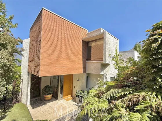 Casa En Venta De 4 Dorm. En Lo Barnechea