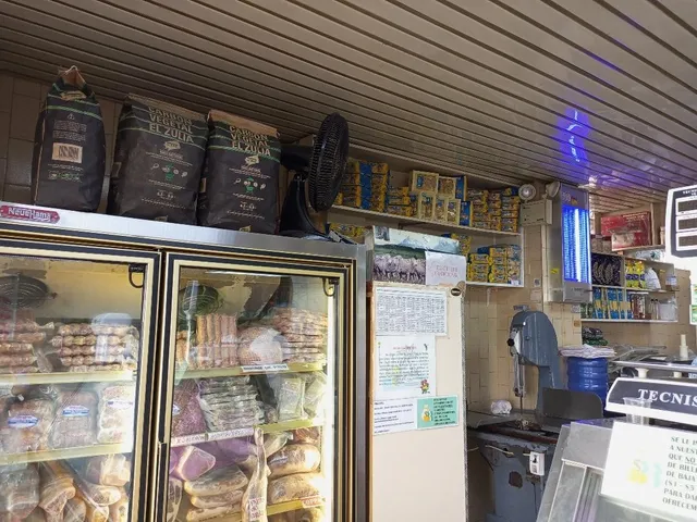 Local Y  Negocio En Marcha En Venta  Los Palos Grandes, Punto Comercial Establecido.