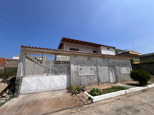Amplia Casa De Oportunidad 