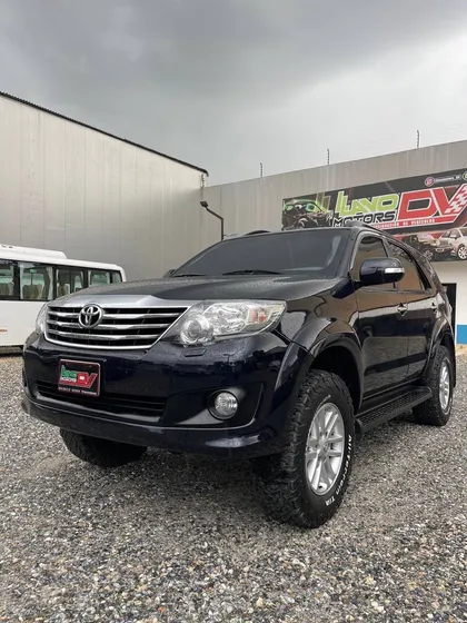 Toyota Fortunner Sr5 4x4