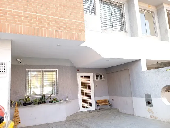 Se Vende Townhouse Obr Blanca San Diego Monteserino Plth-280