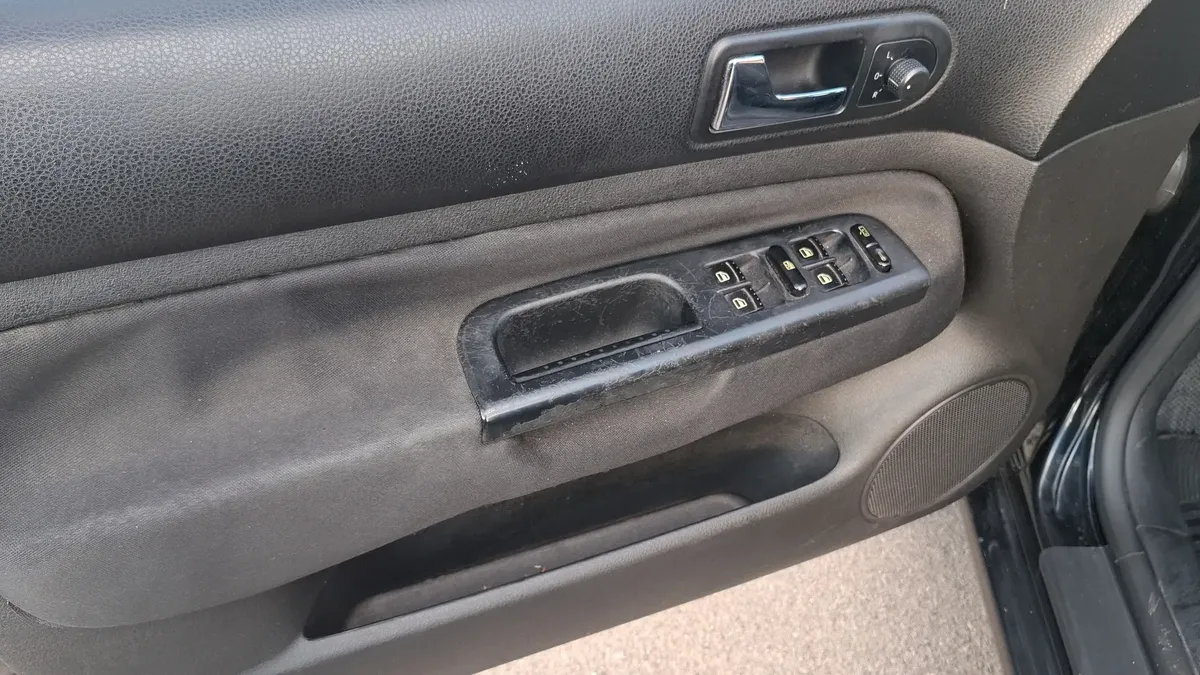Volkswagen Bora 2.0 TRENDLINE TIPTRONIC5394782986816921622