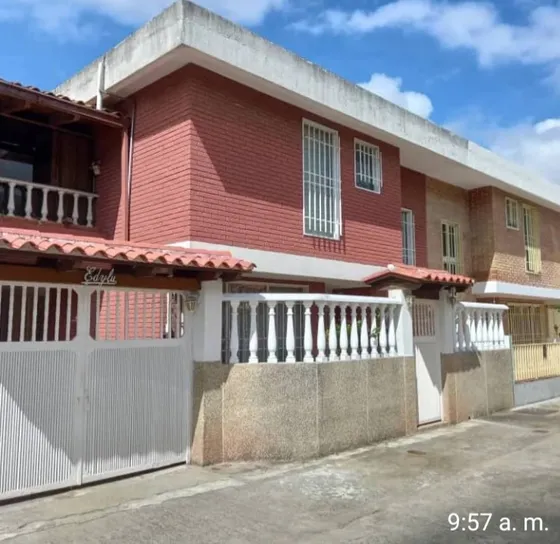 Vendo Bella Casa En La Urbel Marqués. Mun Sucre. 200m2