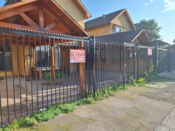Casa En Venta De 4 Dorm. En Buín