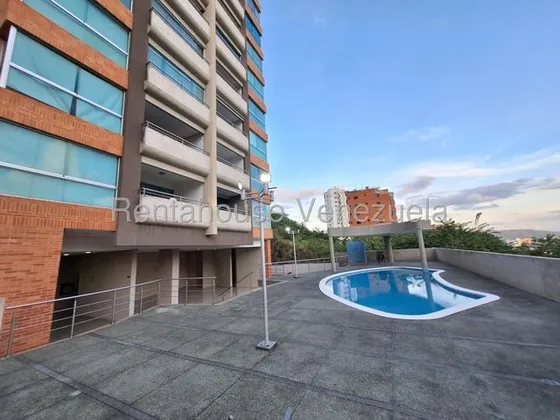 Jv Alquila Apartamento En Zona Tranquila Con La Ventaja De Tener Centros Comerciales Cerca. 25-21913 Jun11
