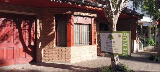 Casa En Venta 6 Ambientes Con Cochera Martínez