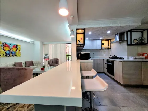 Apartamento En Laureles De Gran Tamaño 