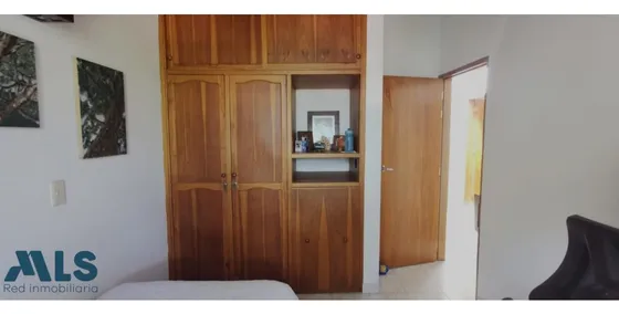 Casa Muy Comercial Cerca De Estación Del Metro(mls#245831)