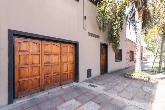 Venta Casa 5 Ambientes Con Piscina En Lanús