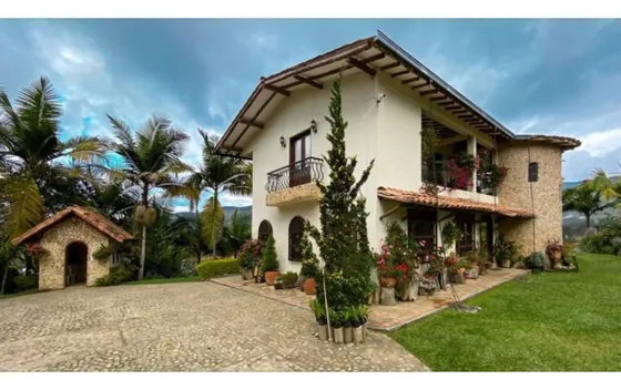 Casa Lote Para La Venta En Guatapé