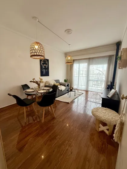 Venta Departamento 2 Ambientes Con Dependencia. Balcón Al Frente. Zona Centro