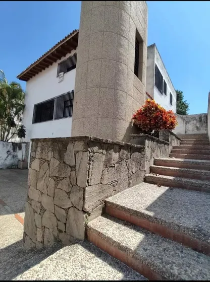Venta Casa Para Remodelar Con Dos Anexos Independientes Colinas De Santa Monica Caracas Calle Cerrada Con Control De Acceso 