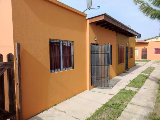 Casa En Venta - 2 Dormitorios 1 Baño - 70mts2 - Mar Del Tuyu