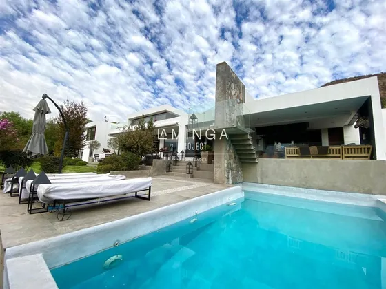 Gran Casa En Venta De 4 Dorm. Piedra Roja En Colina