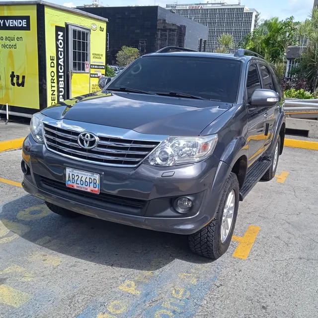 Toyota Fortuner Automática